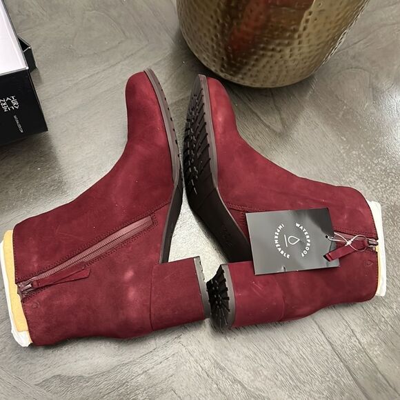 Naturalizer Bay Waterproof Bootie in Cabernet Sauvignon Suede (Wide) - Picture 7 of 13